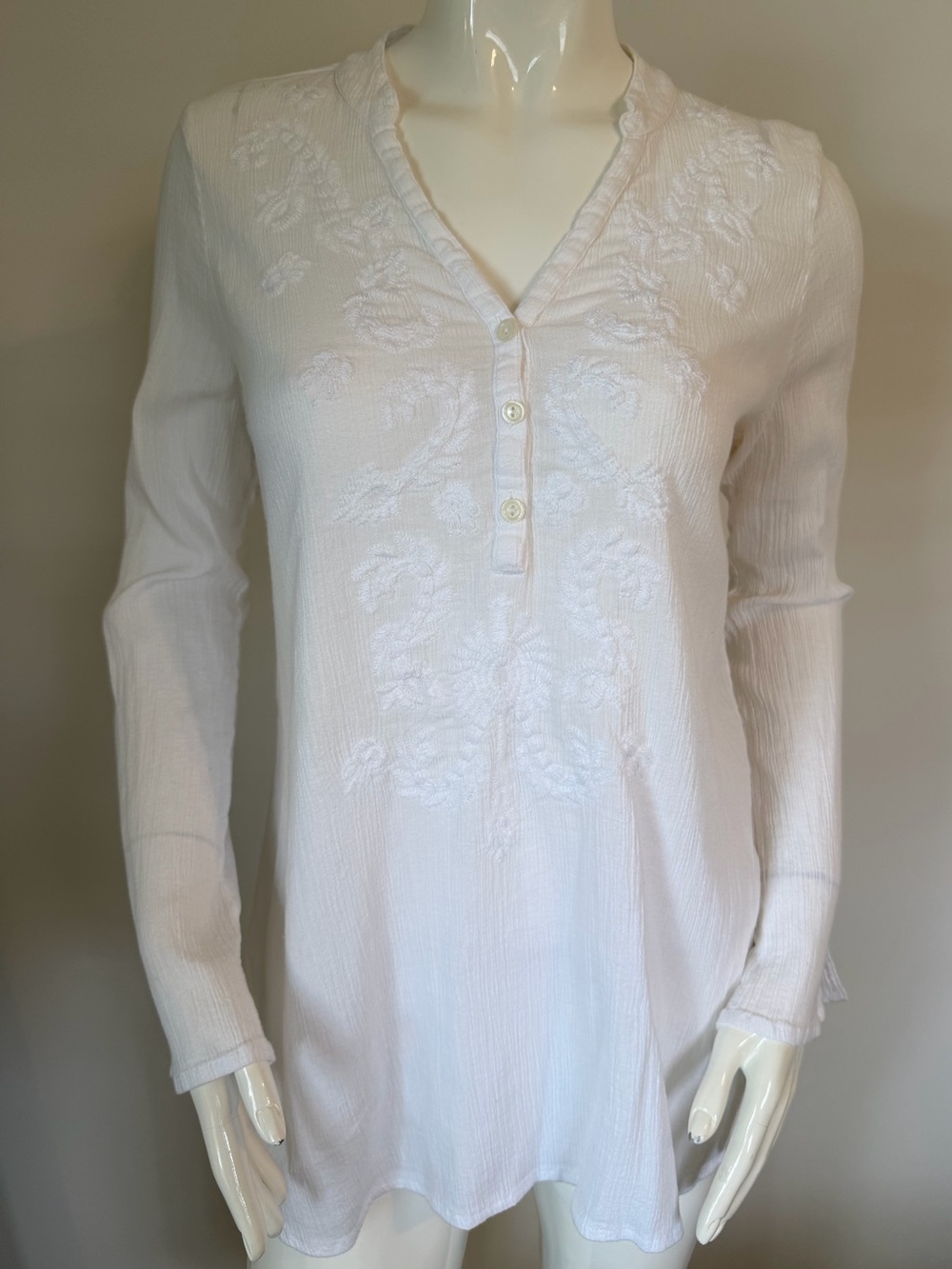 Lilly Pulitzer White Embroidered Henley Tunic Top Size Med
